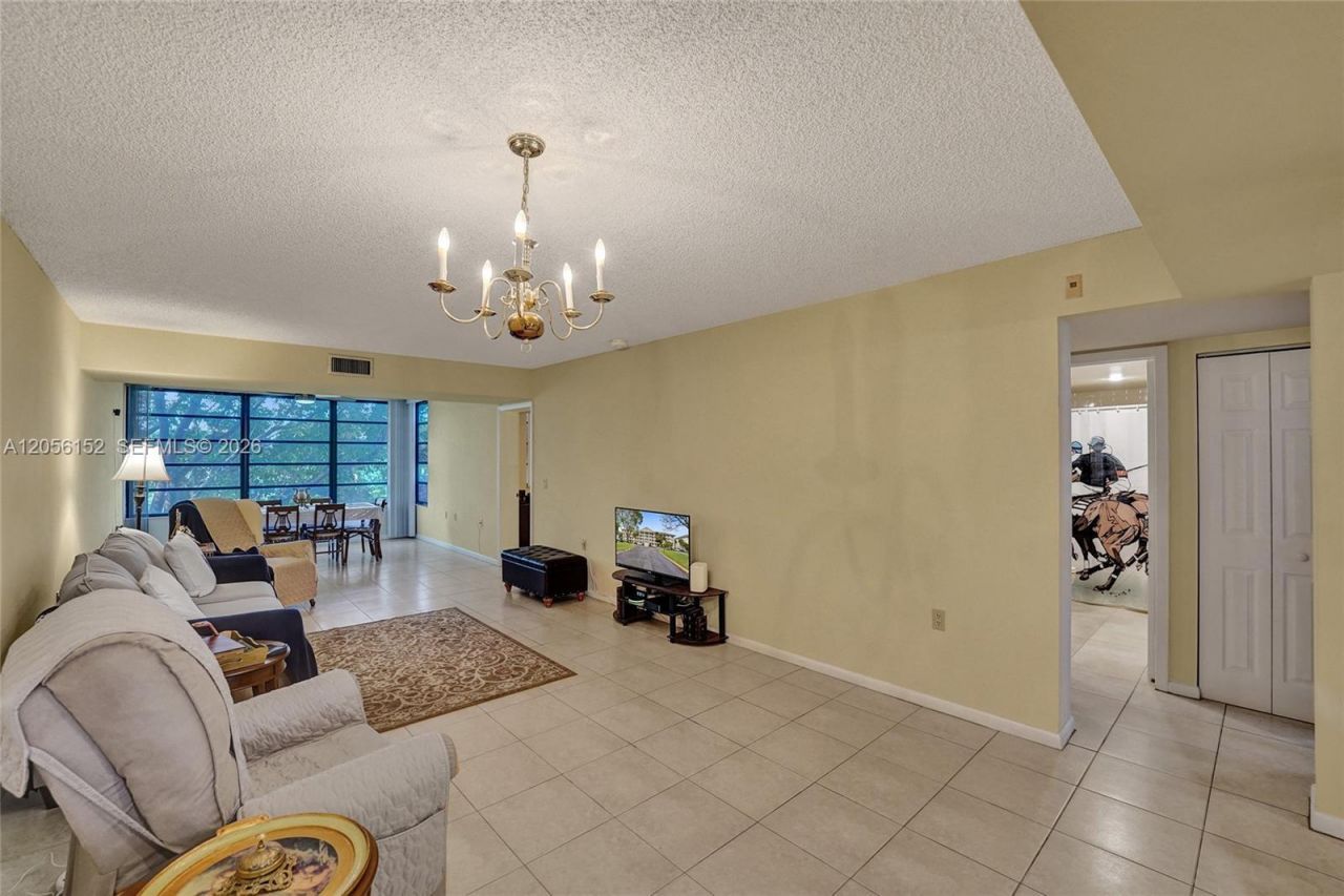 1713 Whitehall Dr , Unit 304, Davie, FL 33324 Photo