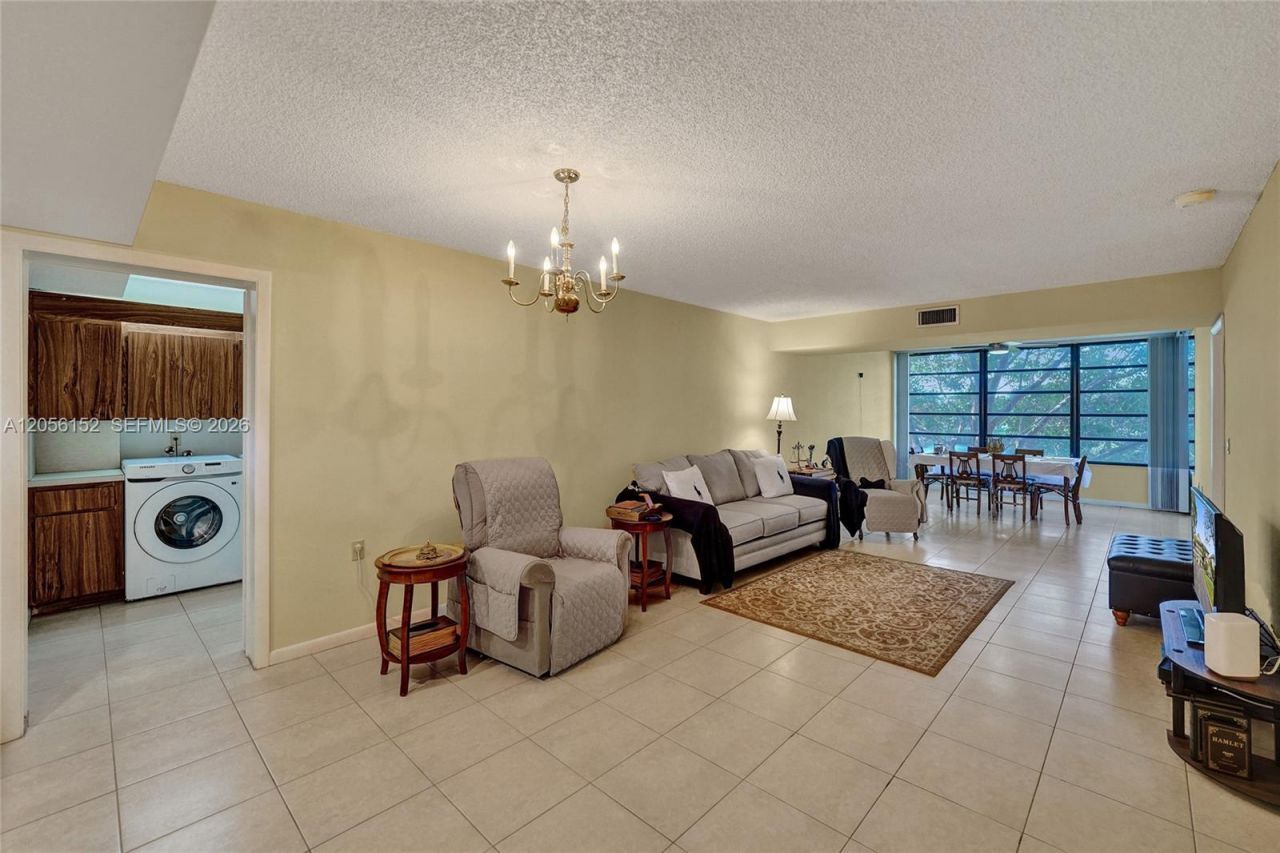 1713 Whitehall Dr , Unit 304, Davie, FL 33324 Photo