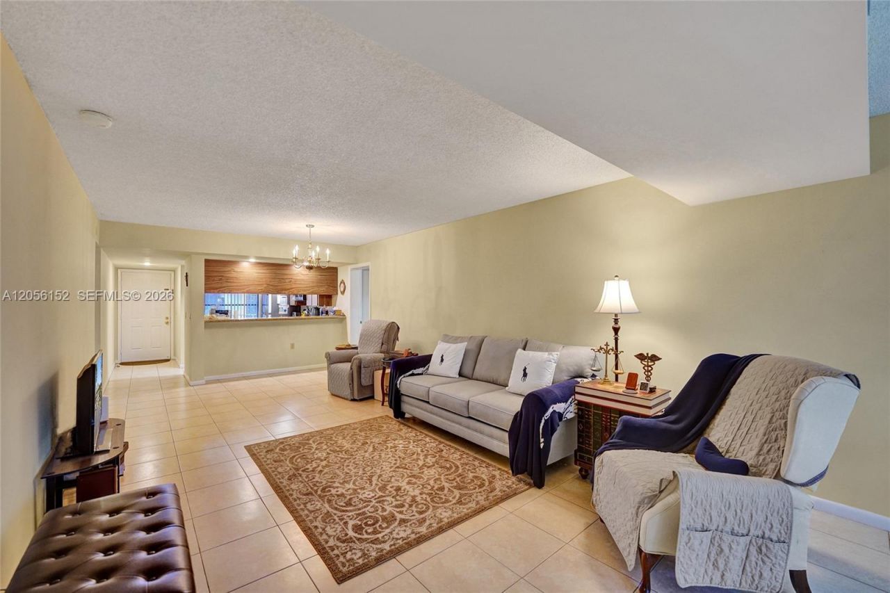 1713 Whitehall Dr , Unit 304, Davie, FL 33324 Photo