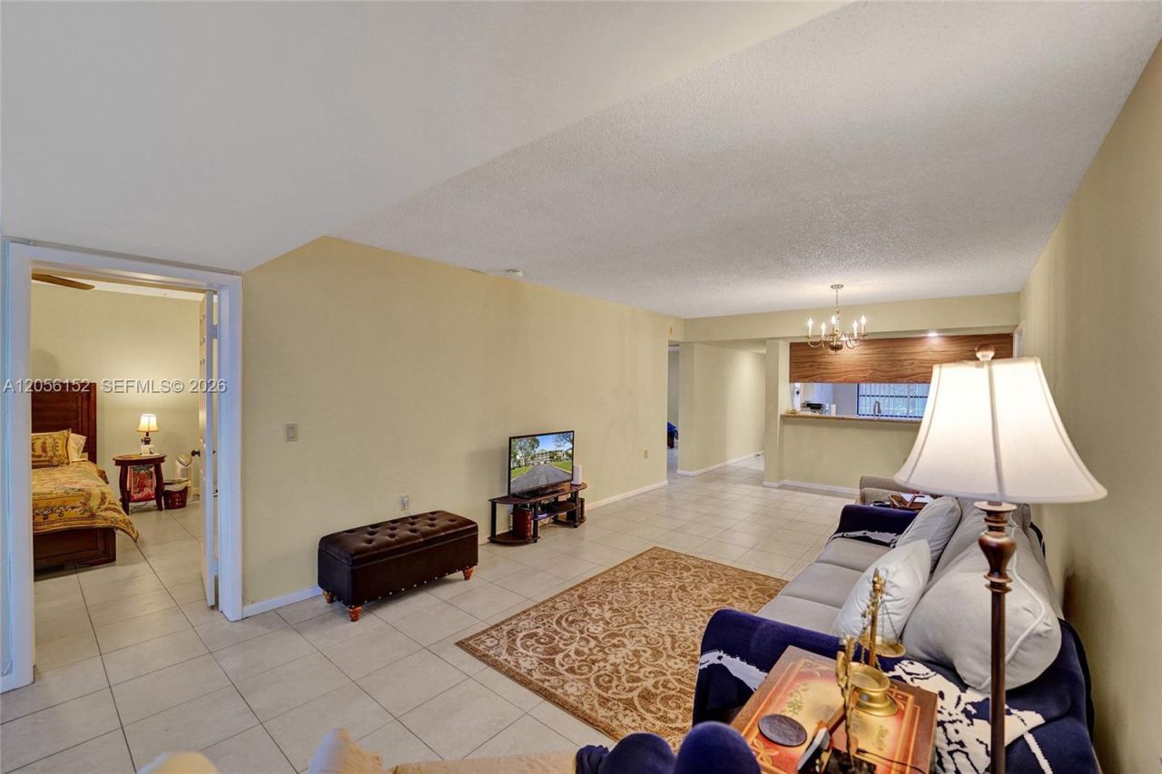 1713 Whitehall Dr , Unit 304, Davie, FL 33324 Photo