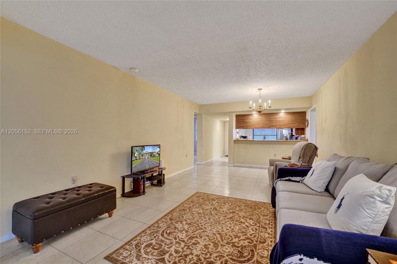 1713 Whitehall Dr , Unit 304, Davie, FL 33324 Photo