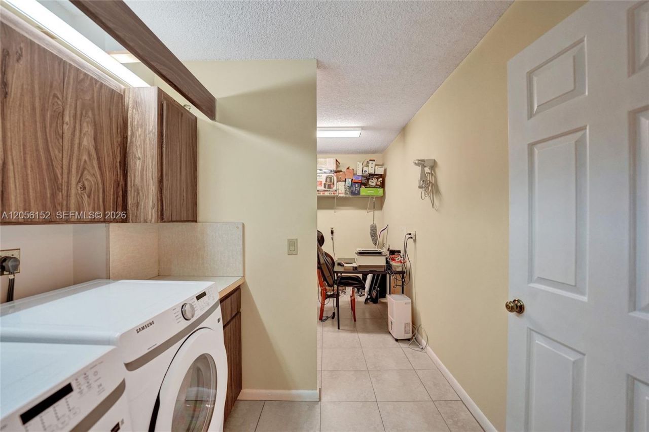 1713 Whitehall Dr , Unit 304, Davie, FL 33324 Photo