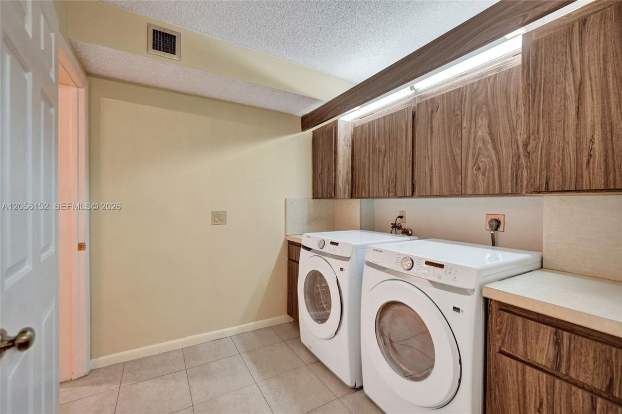 1713 Whitehall Dr , Unit 304, Davie, FL 33324 Photo