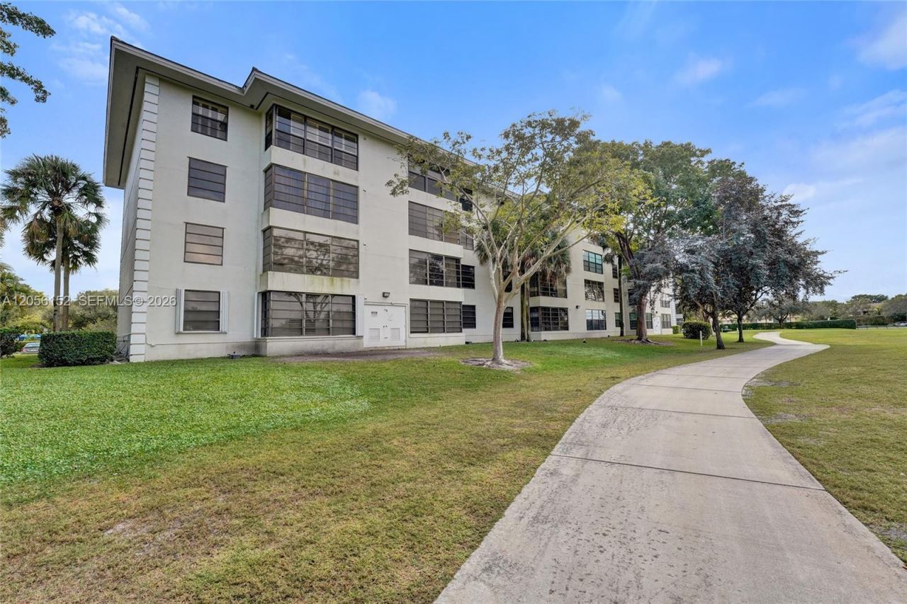 1713 Whitehall Dr , Unit 304, Davie, FL 33324 Photo