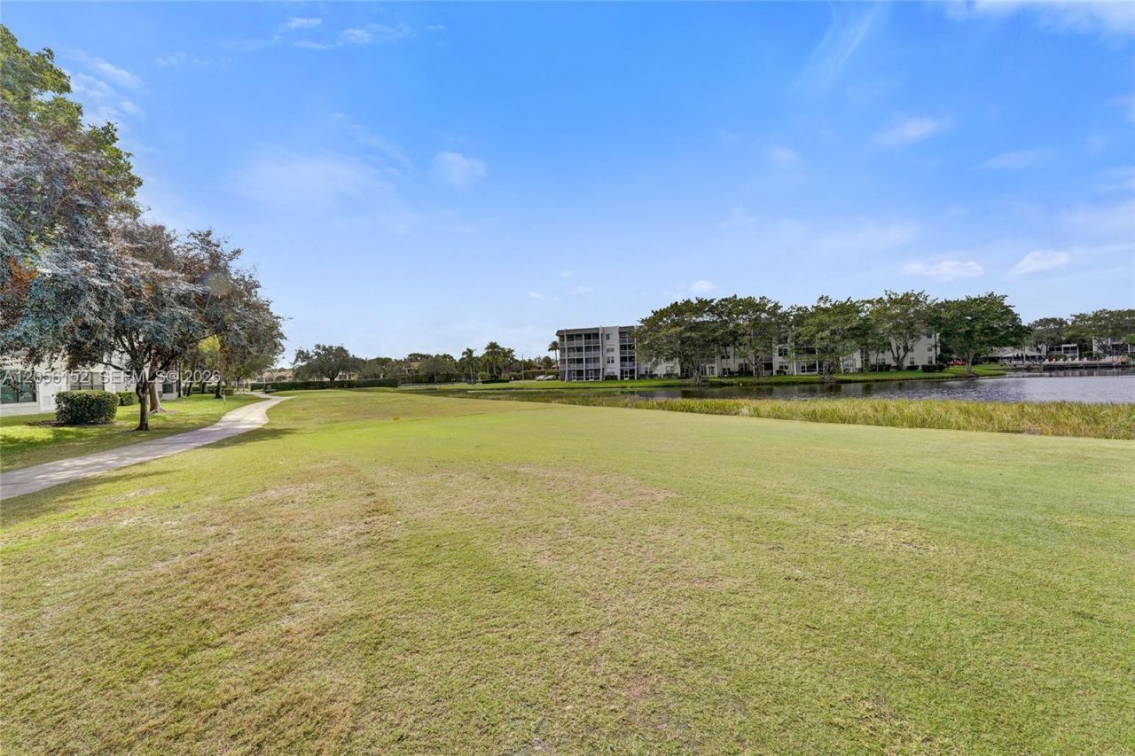 1713 Whitehall Dr , Unit 304, Davie, FL 33324 Photo