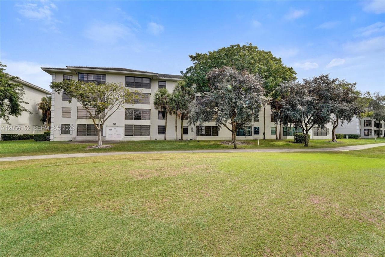 1713 Whitehall Dr , Unit 304, Davie, FL 33324 Photo