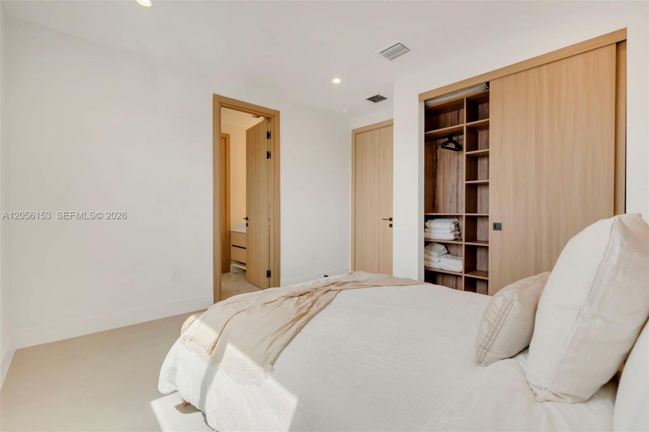 3011 SW 27th St , Unit 1, Miami, FL 33133 Photo