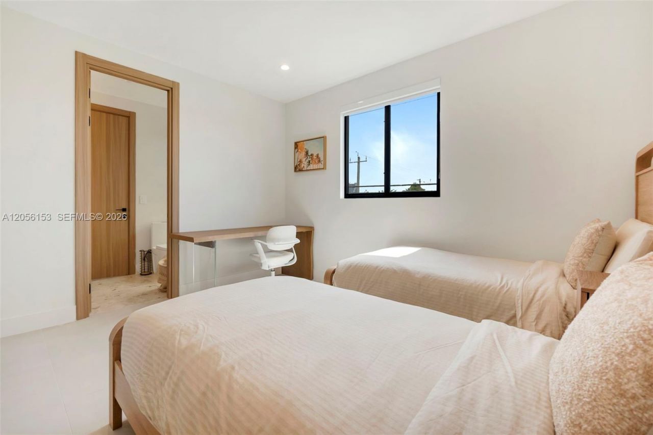 3011 SW 27th St , Unit 1, Miami, FL 33133 Photo