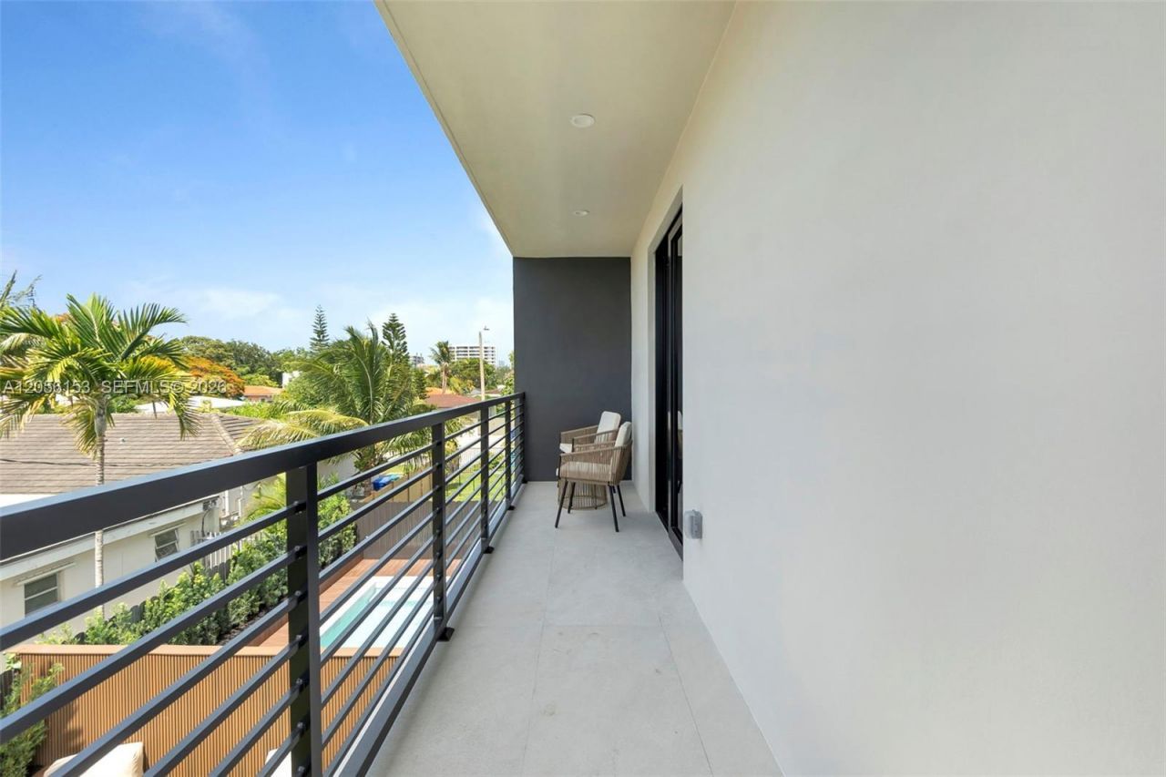 3011 SW 27th St , Unit 1, Miami, FL 33133 Photo