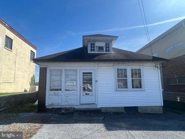 1126 E CHOCOLATE AVENUE , HERSHEY, PA 17033