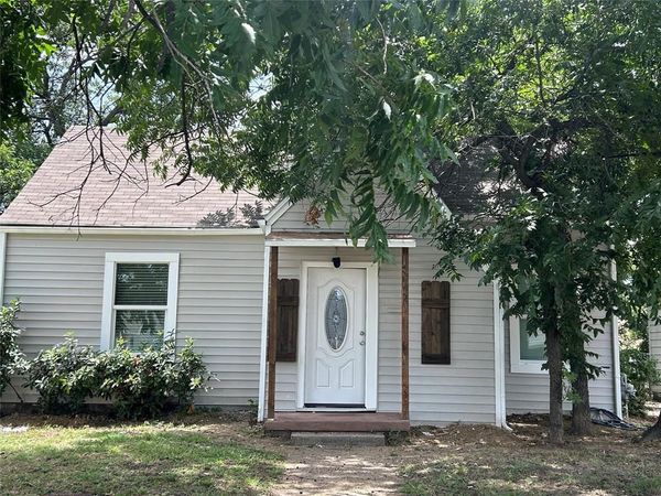 600 E Robert Street , Fort Worth, TX 76104