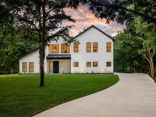 105 Forest Brook Drive, Oak Leaf, TX 75154
