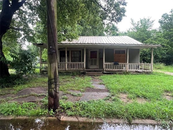 1049 3rd Street SE, Paris, TX 75460