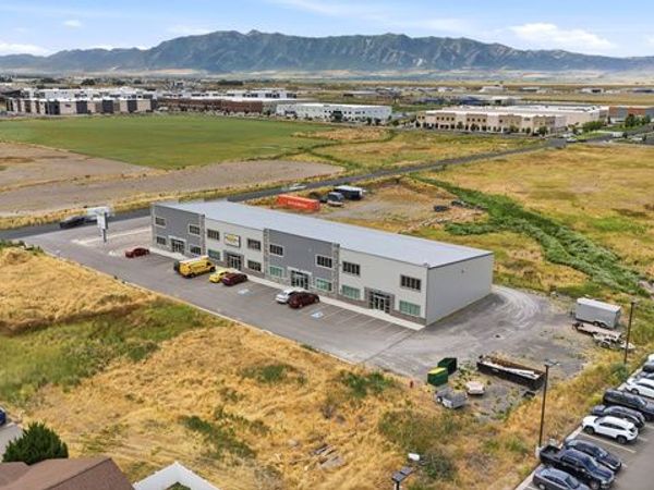 79 W 3100 N, Hyde Park, UT 84106