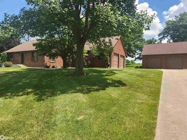 1022 Oakland Drive, Tama, IA 52339