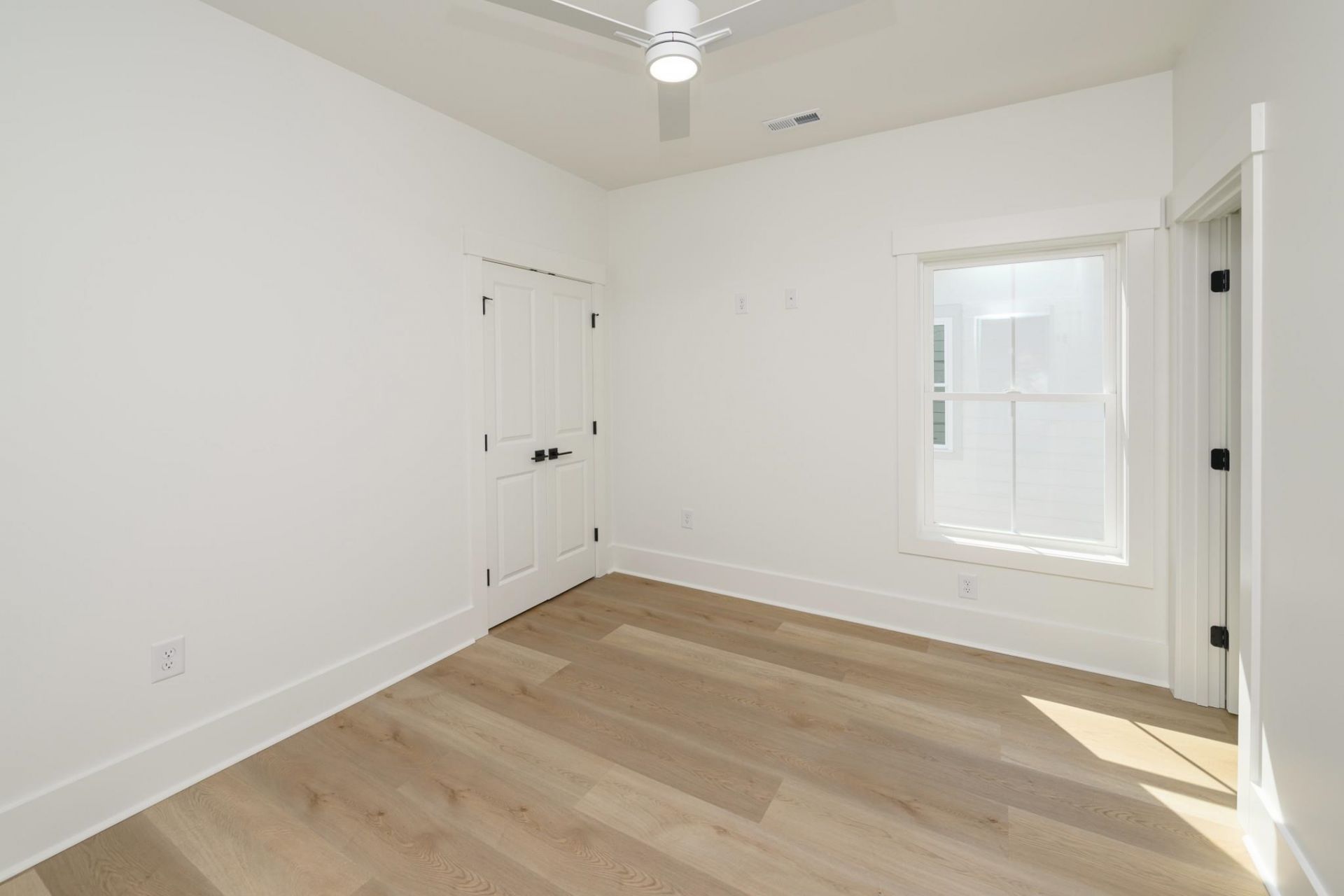 117 6th Ave. S  Photo 18