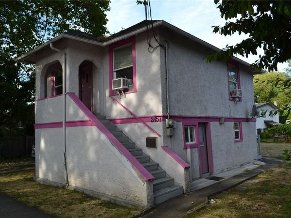 2857 Shelbourne St , Victoria, BC V8N 6K4