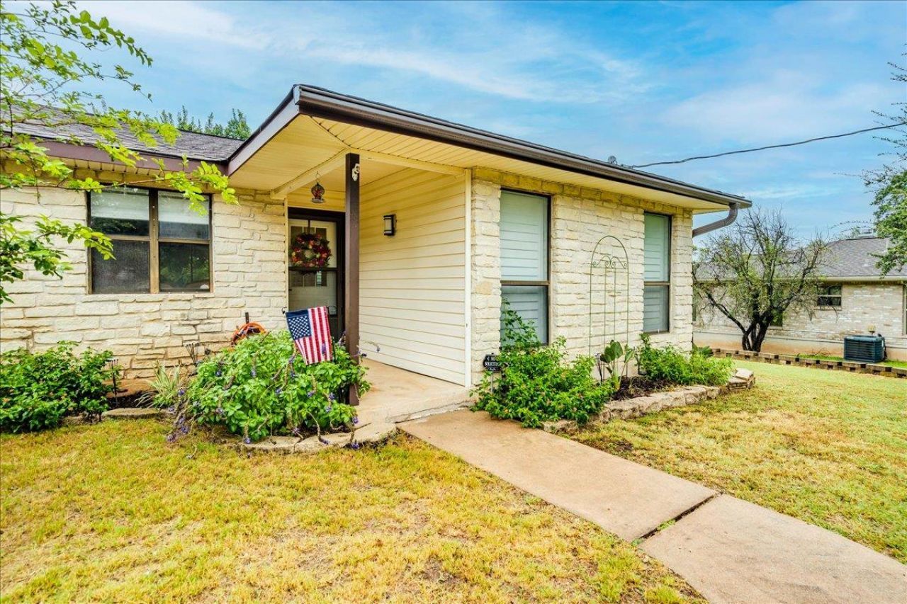 104 Clear Springs Rd, Georgetown, TX 78628 Main Photo