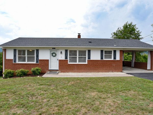 321 Orchard DR , Daleville, VA 24083