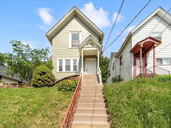 649 Wellington Avenue , Elgin, IL 60120