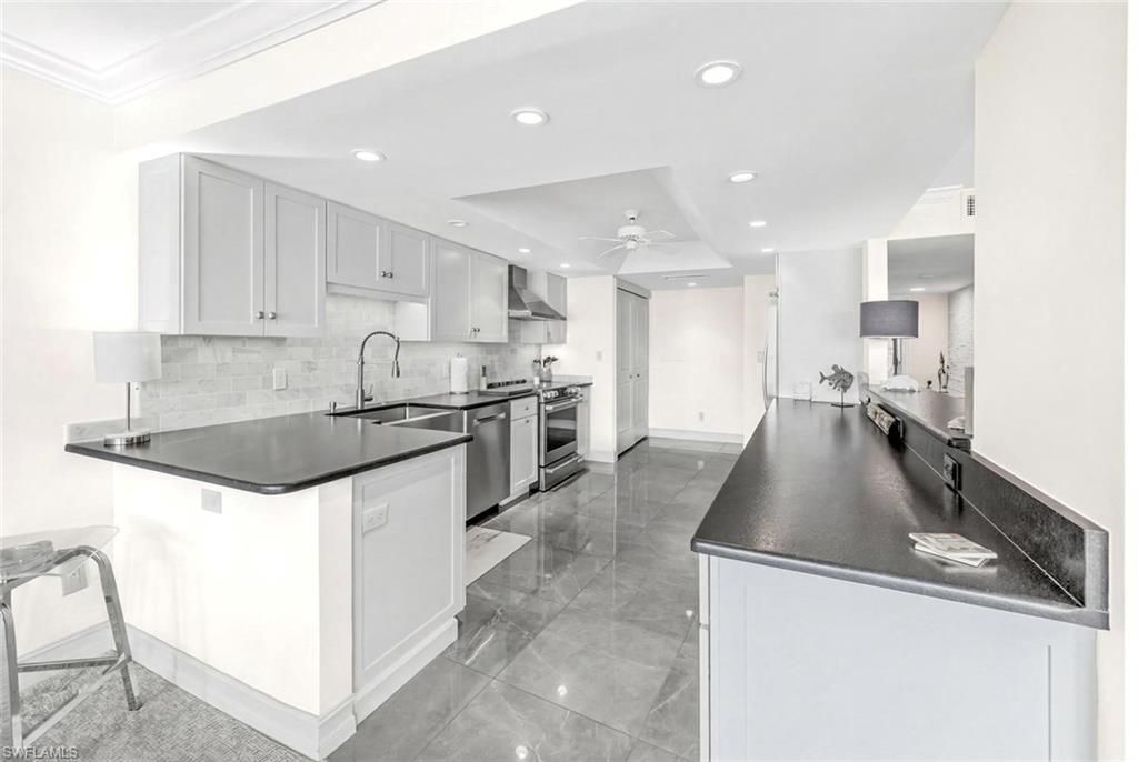 2381 Gulf Shore Blvd N, Unit 503, Naples, FL 34103 Photo