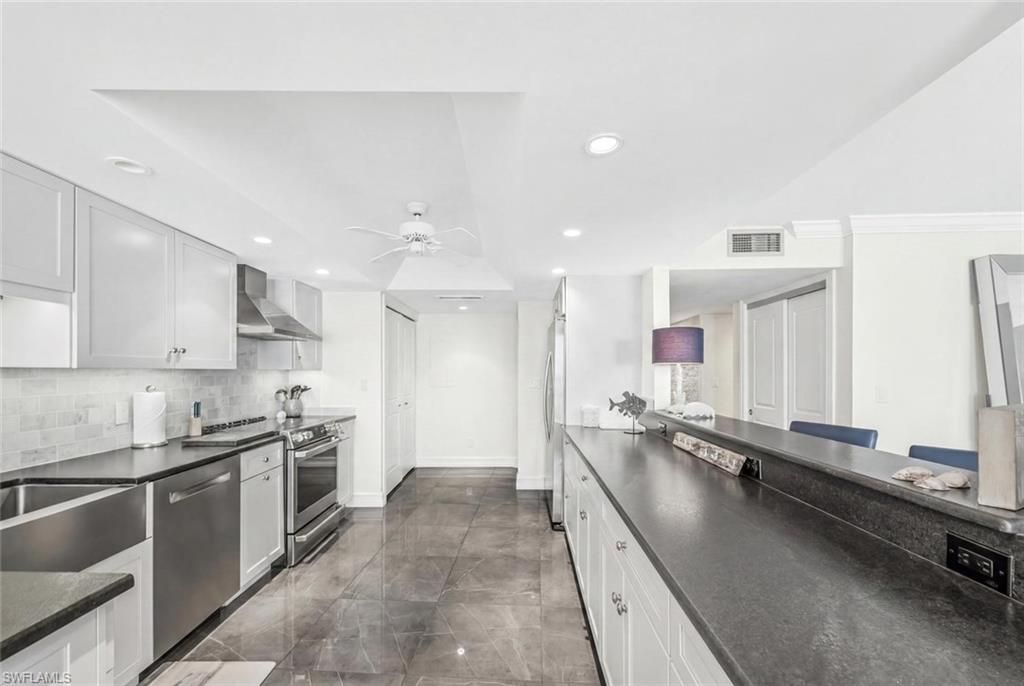 2381 Gulf Shore Blvd N, Unit 503, Naples, FL 34103 Photo