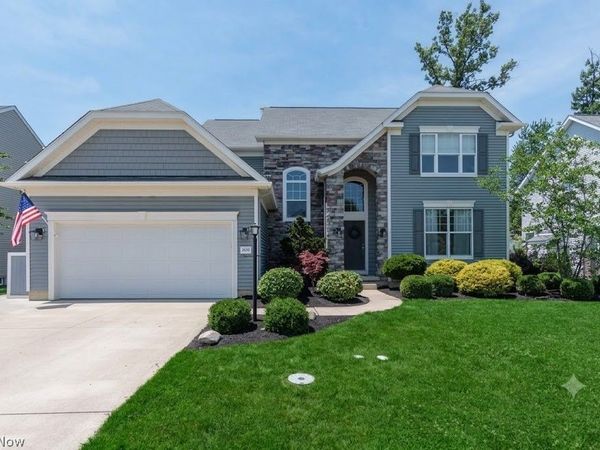 2436 Roxboro Street , Avon, OH 44011