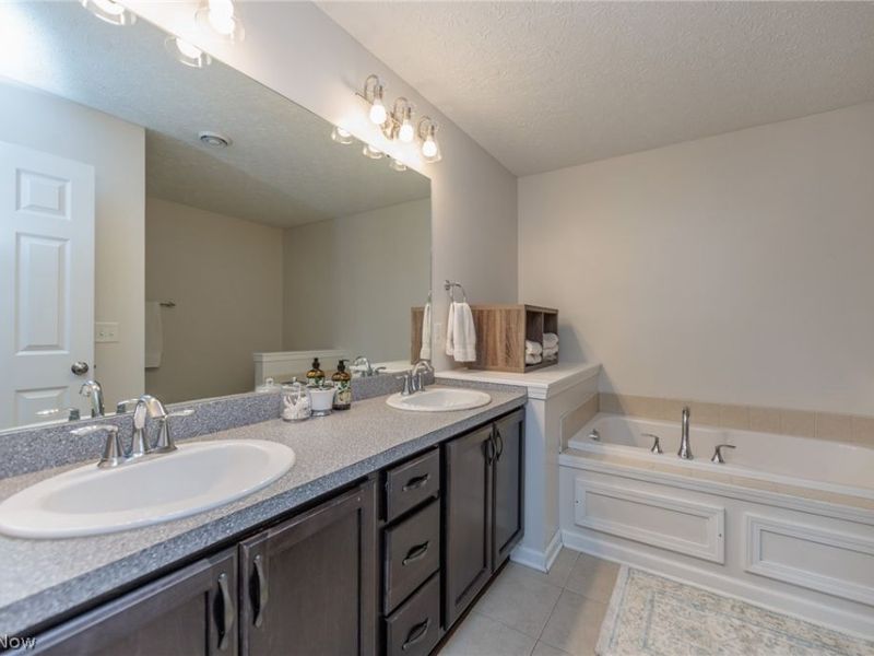 2436 Roxboro Street , Avon, OH 44011 Photo 21