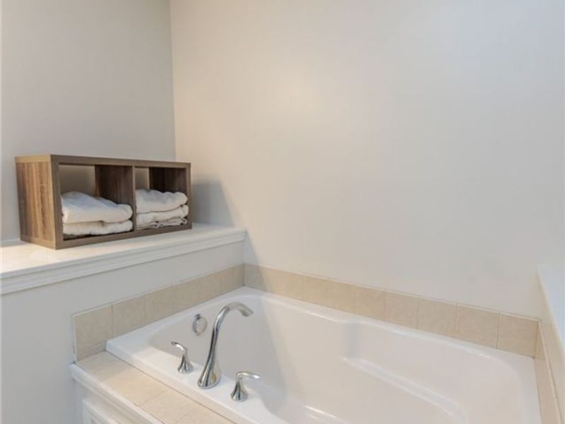 2436 Roxboro Street , Avon, OH 44011 Photo 22