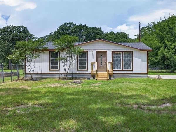 250 E Golden Oaks Drive , Mabank, TX 75156