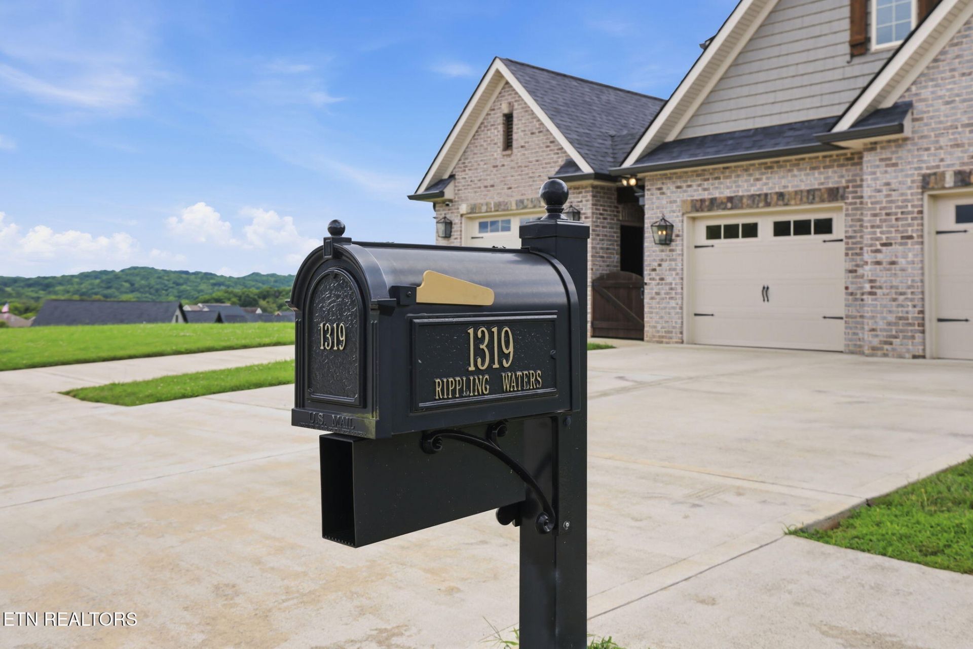 1319 Rippling Waters Circle, Sevierville, TN 37876 Main Photo