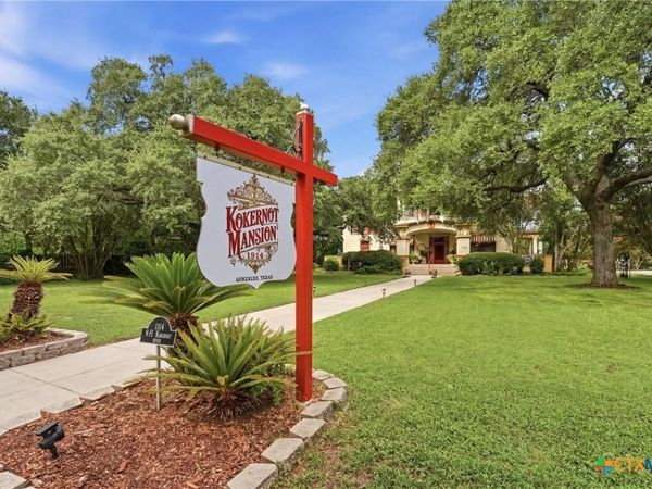 723 Saint James Street , Gonzales, TX 78629