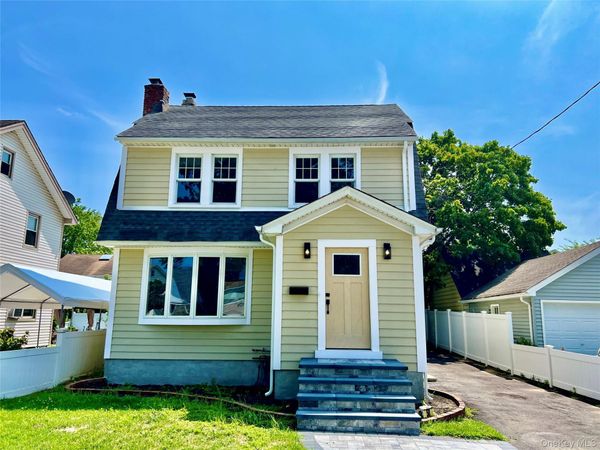 50 E Saint Marks Place , Valley Stream, NY 11580