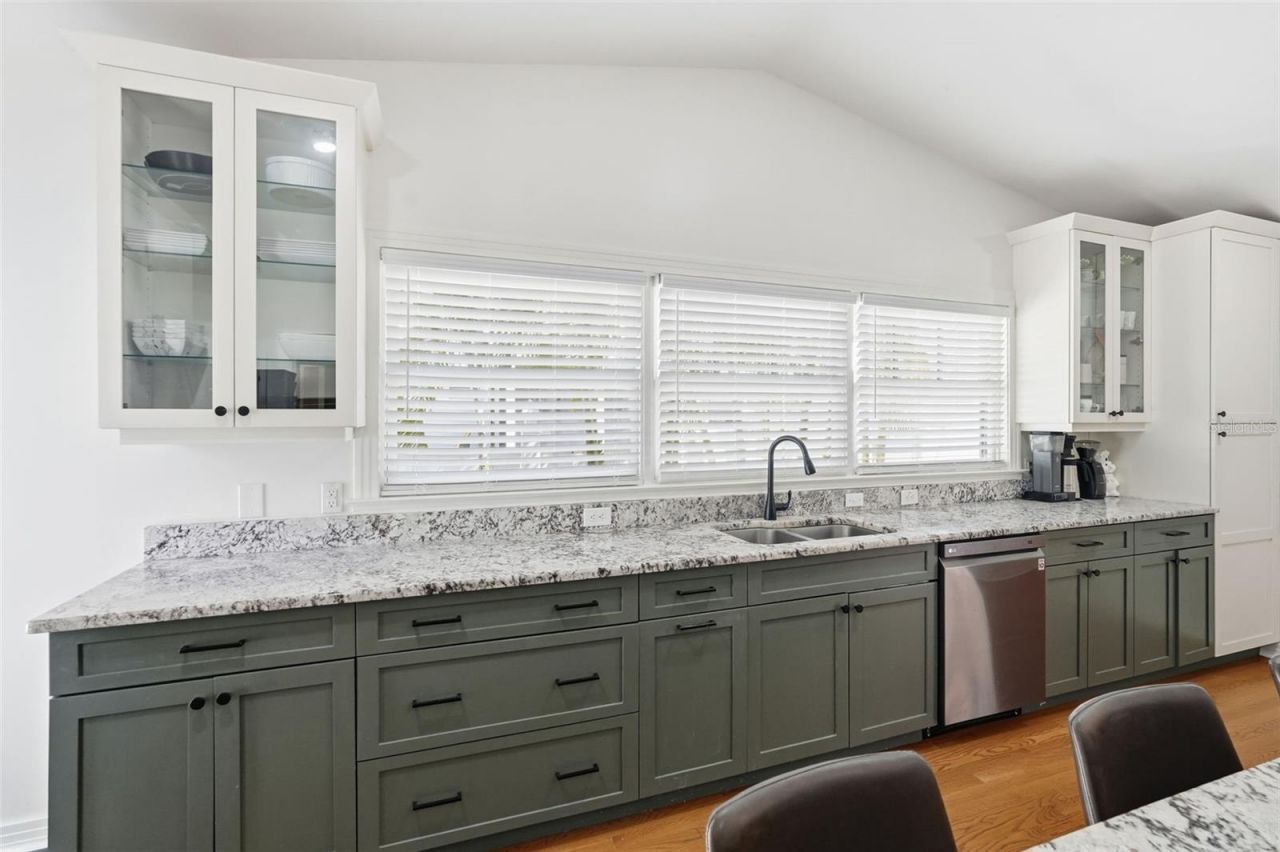 517 Avery Avenue , Crystal Beach, FL 34681 Photo