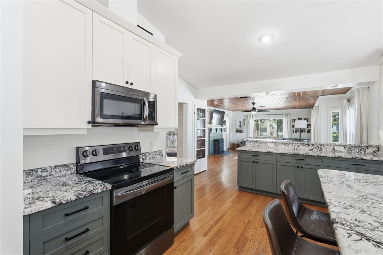 517 Avery Avenue , Crystal Beach, FL 34681 Photo