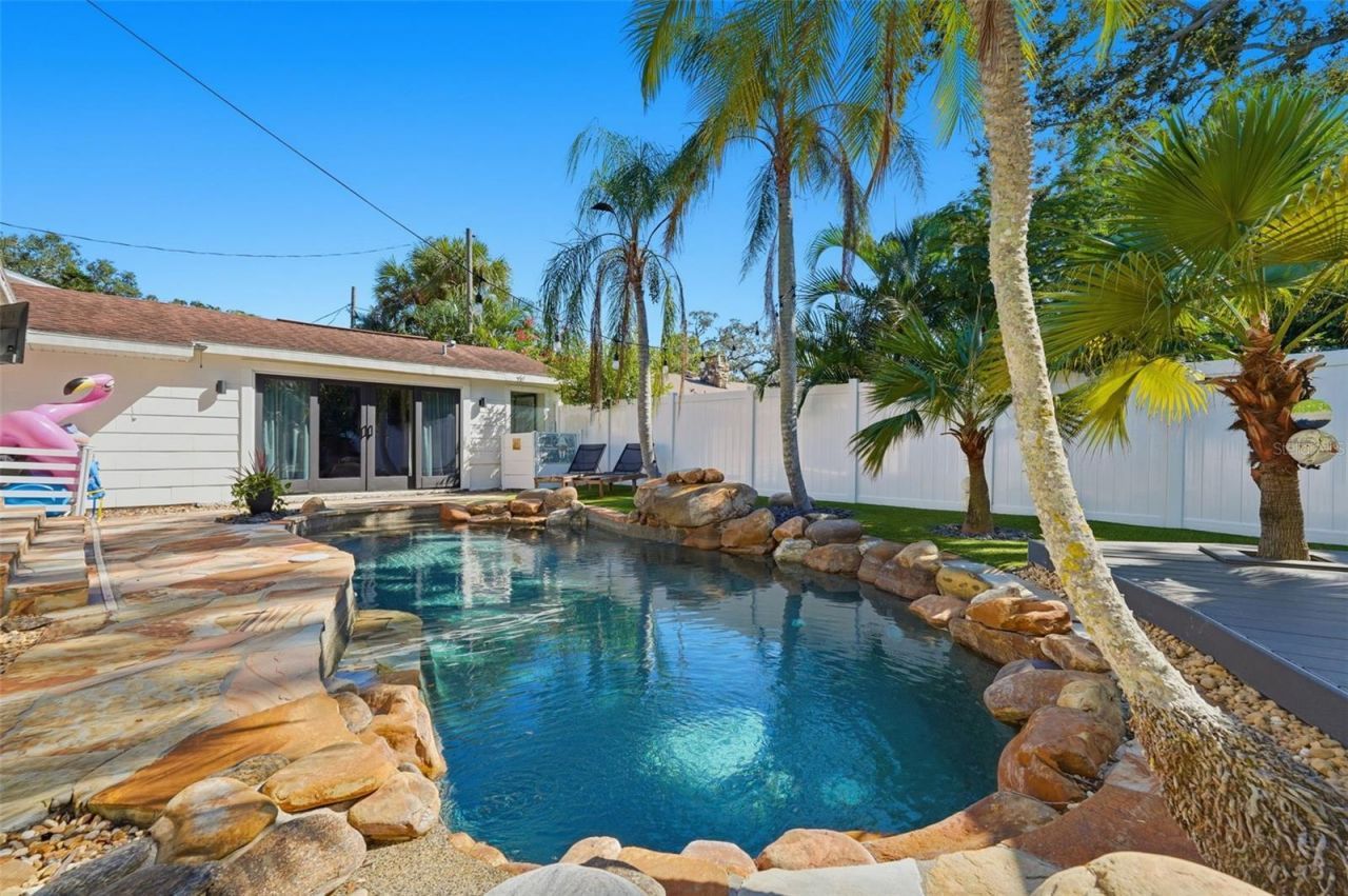 517 Avery Avenue , Crystal Beach, FL 34681 Photo