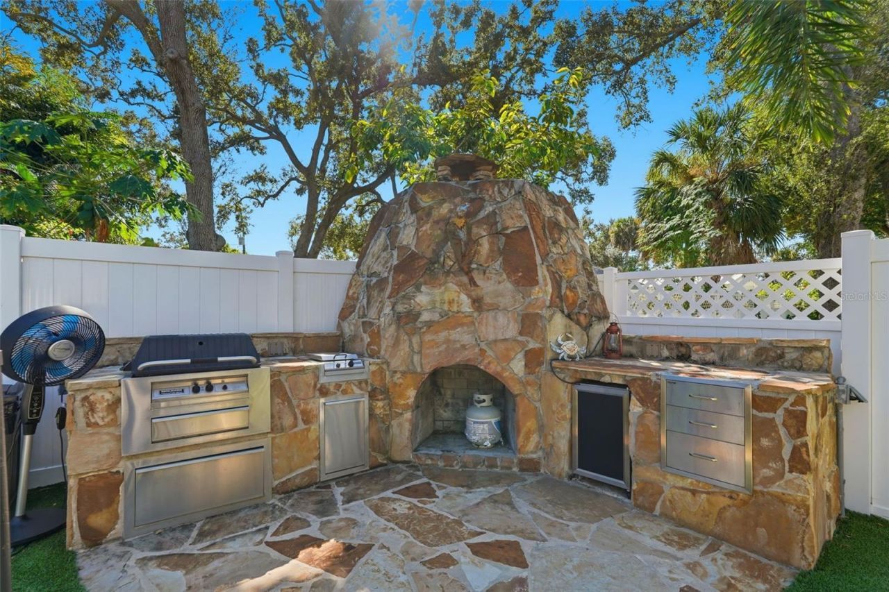 517 Avery Avenue , Crystal Beach, FL 34681 Photo
