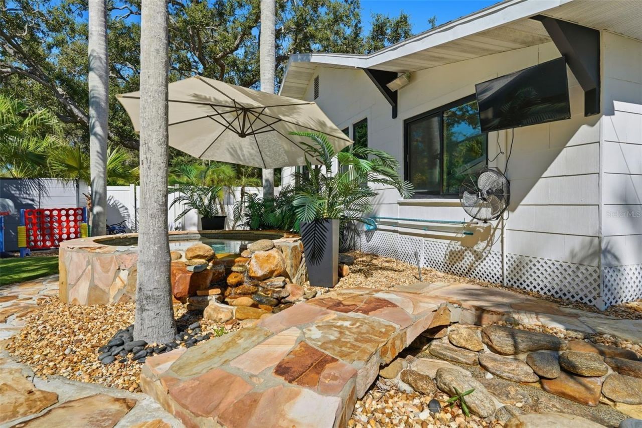 517 Avery Avenue , Crystal Beach, FL 34681 Photo