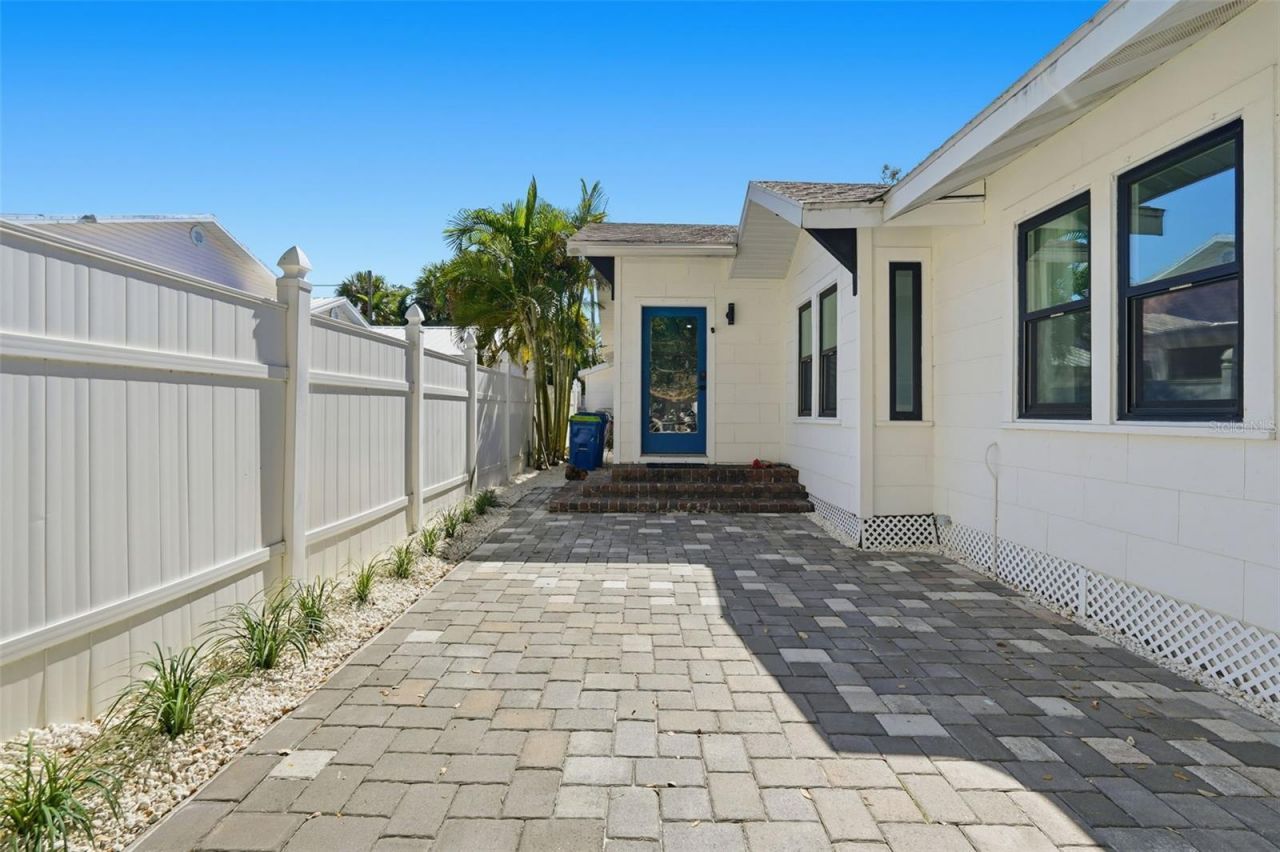 517 Avery Avenue , Crystal Beach, FL 34681 Photo