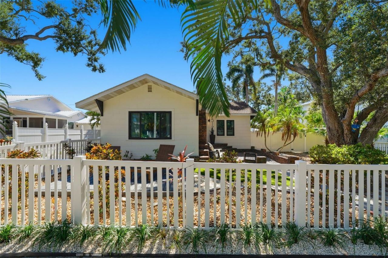 517 Avery Avenue , Crystal Beach, FL 34681 Photo