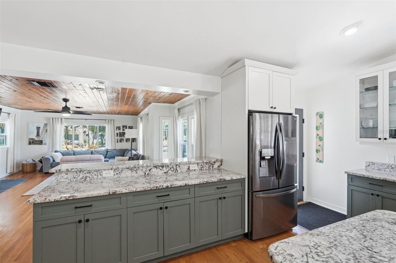 517 Avery Avenue , Crystal Beach, FL 34681 Photo