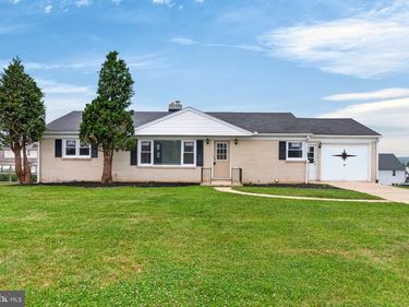 385 MANOR ROAD, RED LION, PA 17356