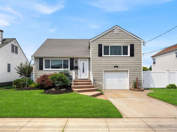 40 Martha Street , Freeport, NY 11520
