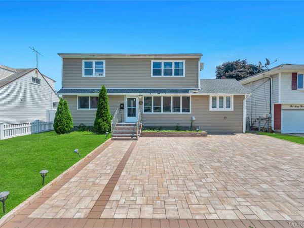 165 Wilfred Boulevard , Hicksville, NY 11801