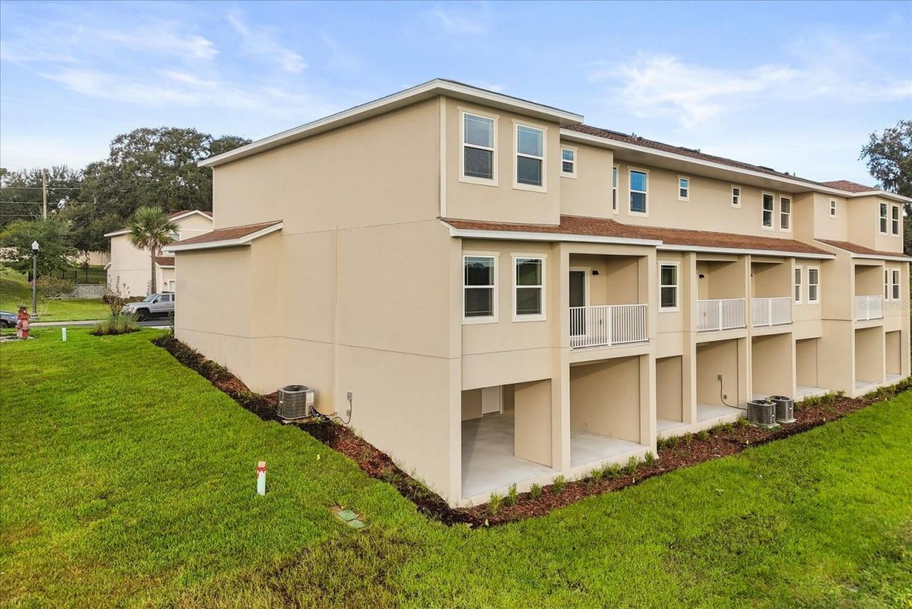 915 Lakefront Village Drive , Clermont, FL 34711 Photo