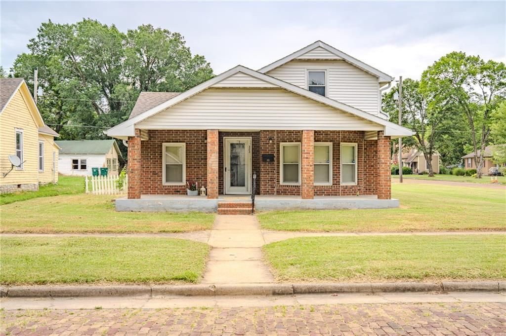 323 S Holbrook Street, Fort Scott, KS 66701 Main Photo