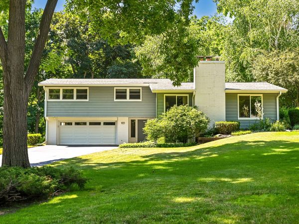 955 Katherine Dr, Elm Grove, WI 53122