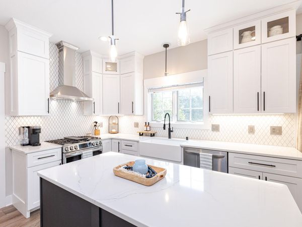1847 Springhouse Dr, Oconomowoc, WI 53066