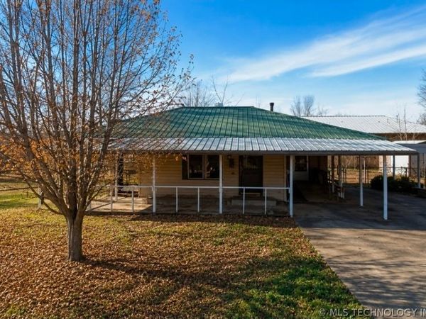 18 S 5th Street , Stilwell, OK 74960
