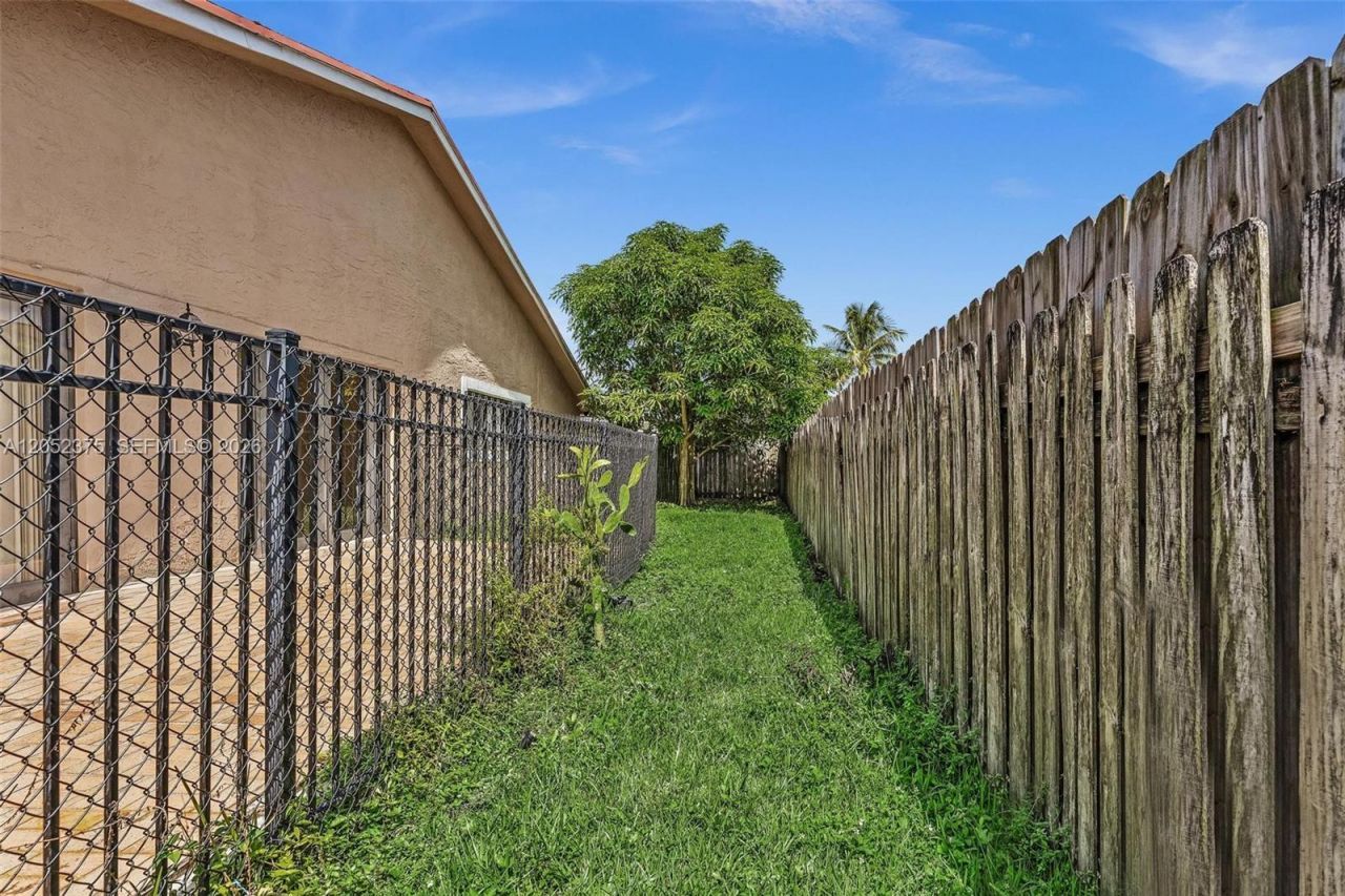 7480 NW 37th Ct, Lauderhill, FL 33319 Photo
